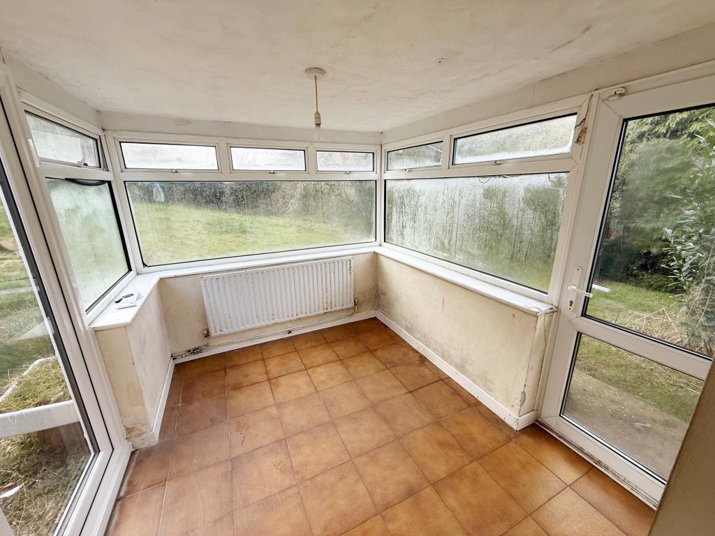 Lot: 100 - DETACHED BUNGALOW WITH POTENTIAL - Conservatory